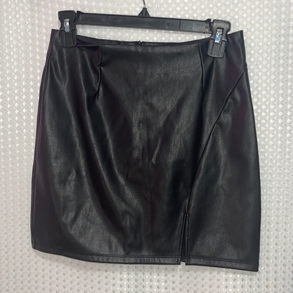 Blue Blush Dresses & Skirts - NWT Blue Blush Women Black slit Faux Leather Skirt S.